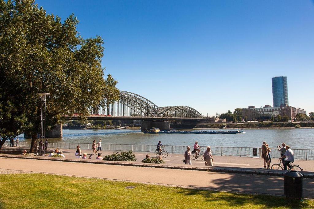 Apartments Am Rheingarten Köln Exteriör bild